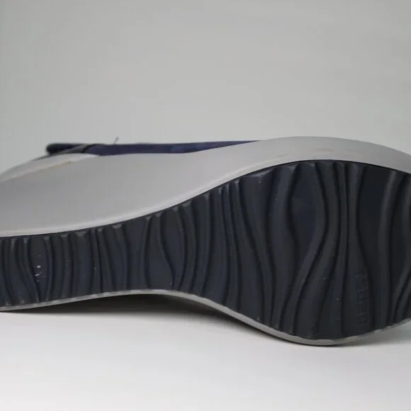 TSUBO Navy Blue Suede & Patent Mary Jane Heels Size 7 EUC - Picture 6 of 7